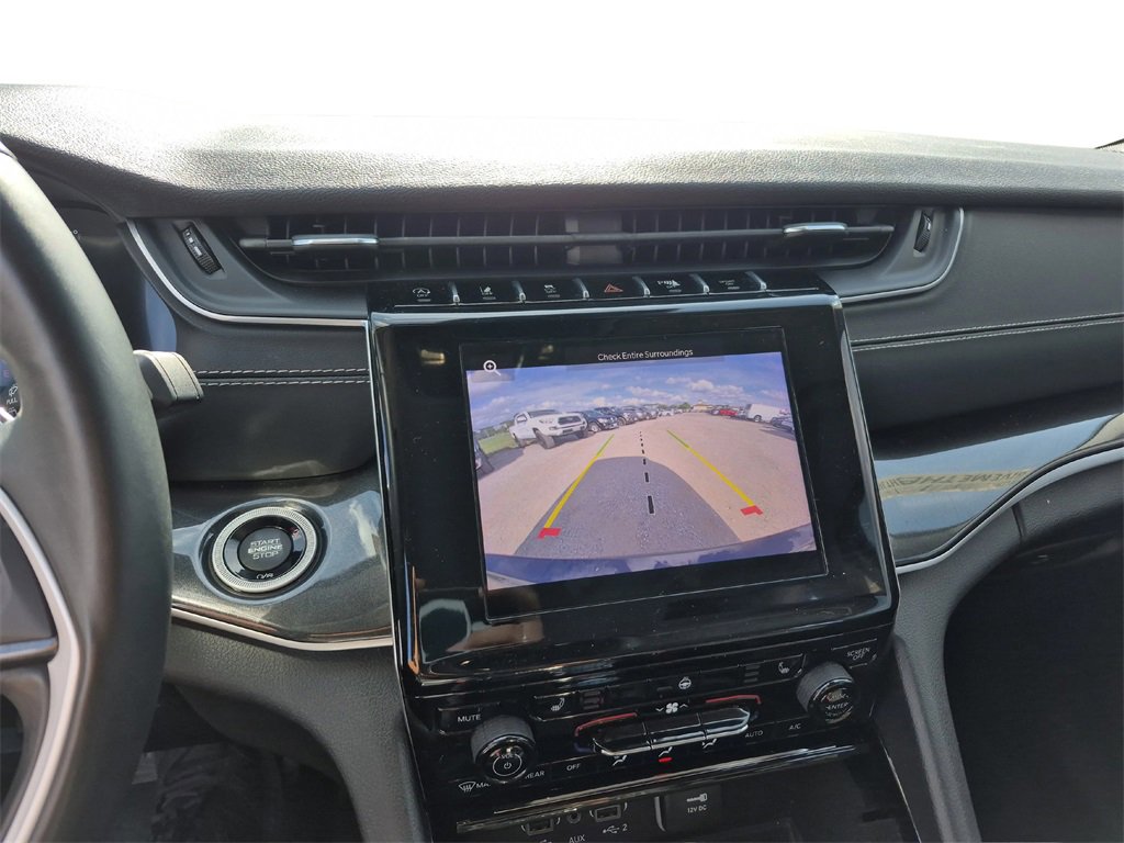 Used 2022 Jeep Grand Cherokee L Laredo w/ Luxury Tech Group I image 23