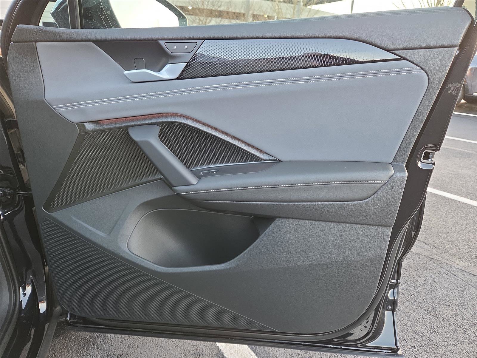 New 2026 Volkswagen Tiguan SE image 26