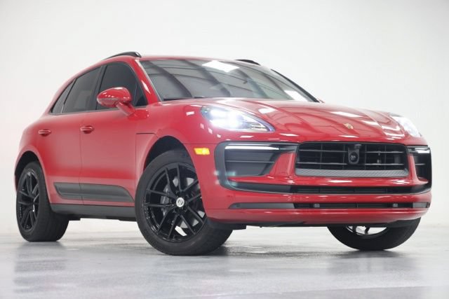 Used 2025 Porsche Macan AWD/4WD image 1