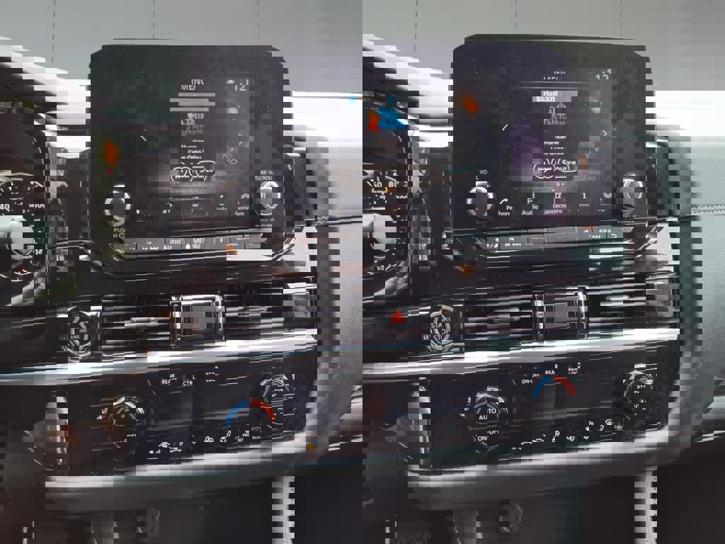 Used 2024 Nissan Pathfinder SV image 18