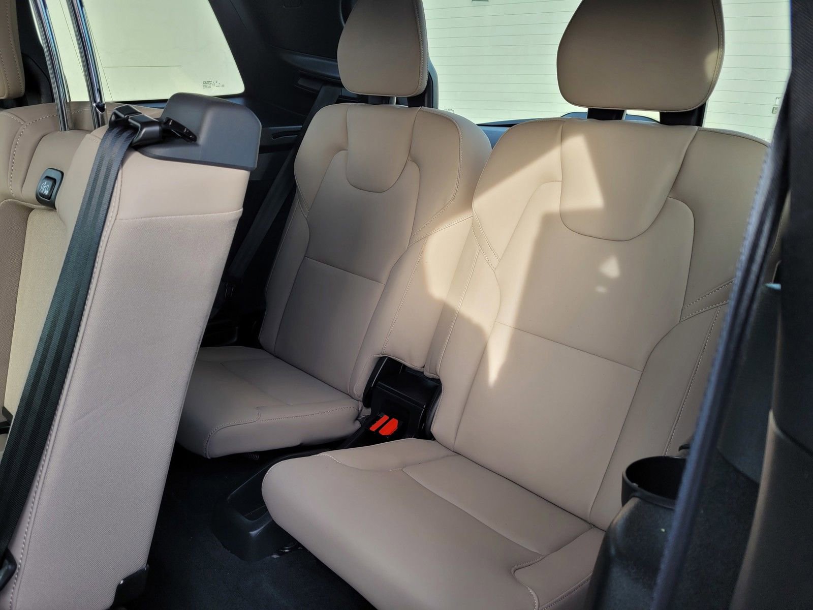 Certified 2025 Volvo XC90 T8 Plus image 12