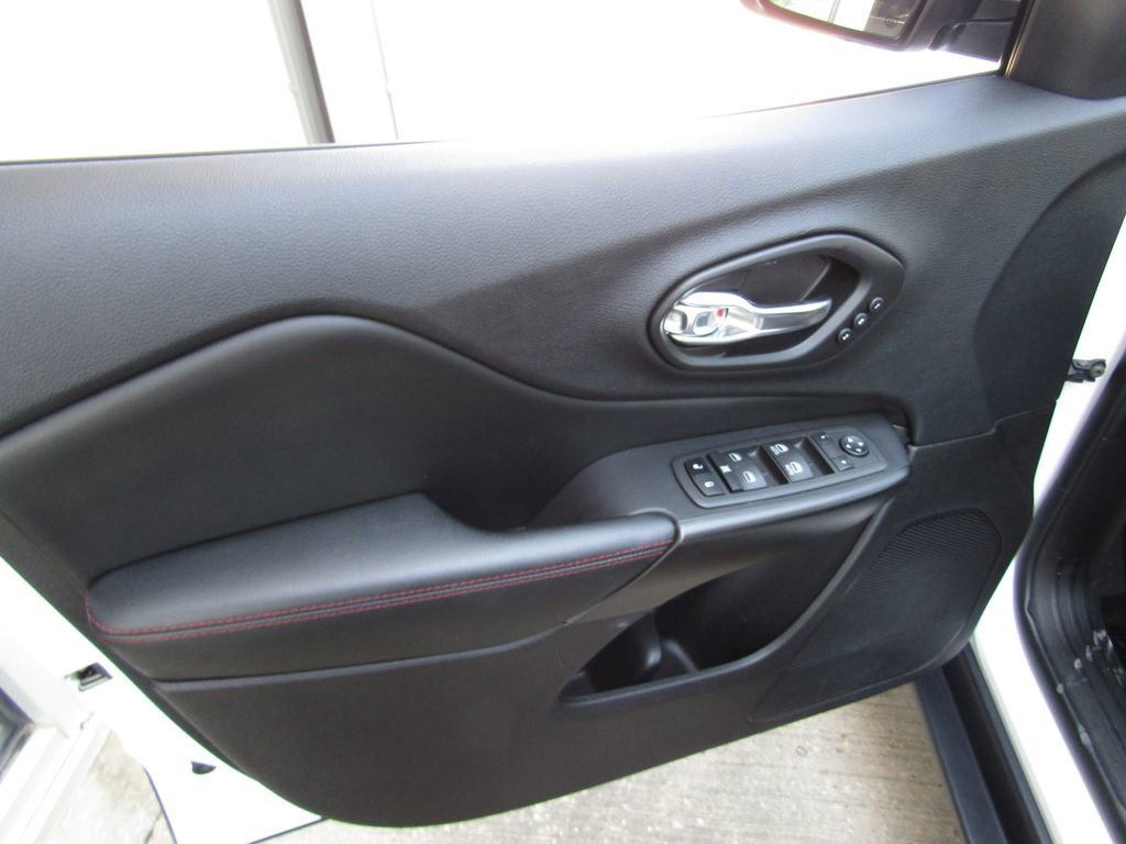 Used 2022 Jeep Cherokee Trailhawk w/ Premium Leather Package AWD/4WD image 22