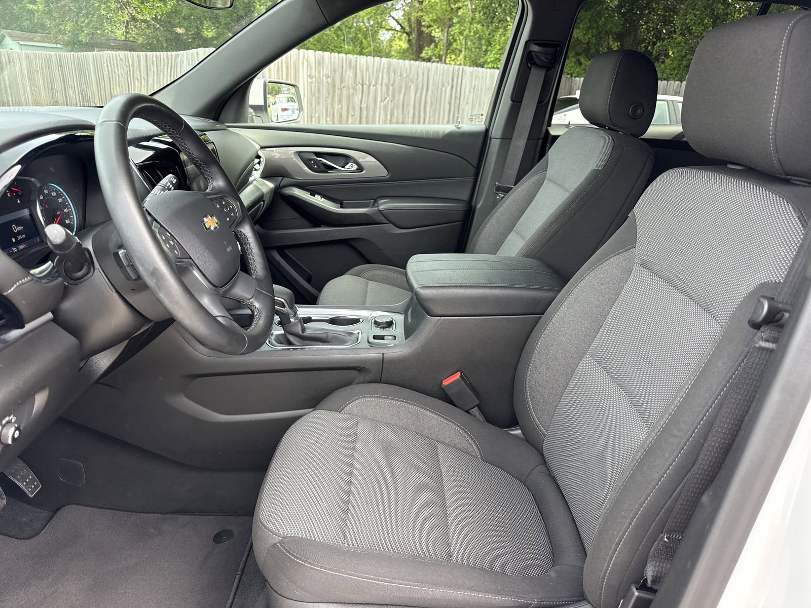 Used 2023 Chevrolet Traverse LT FWD image 9