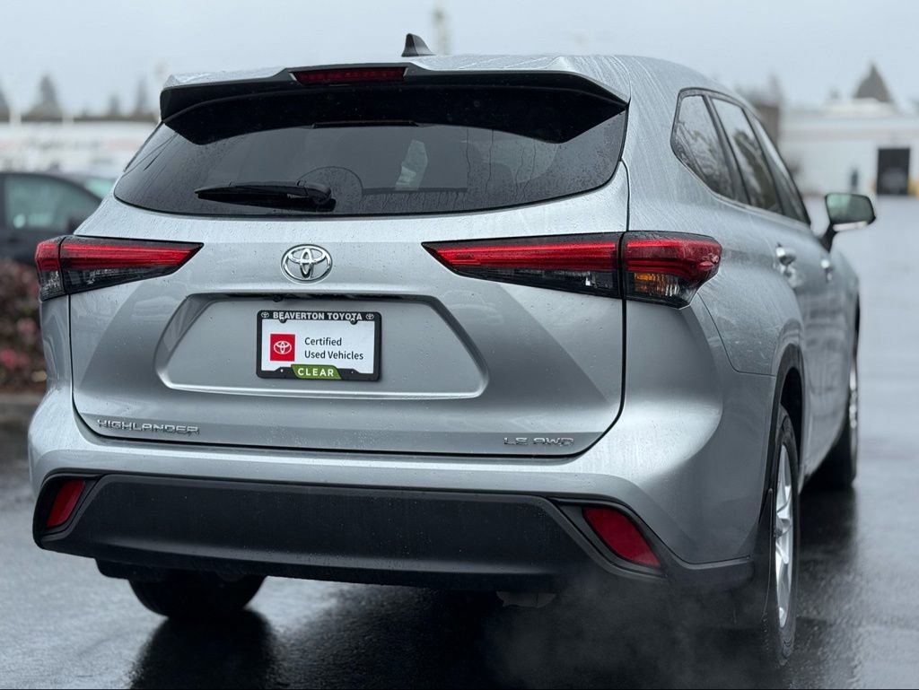 Used 2023 Toyota Highlander LE image 5