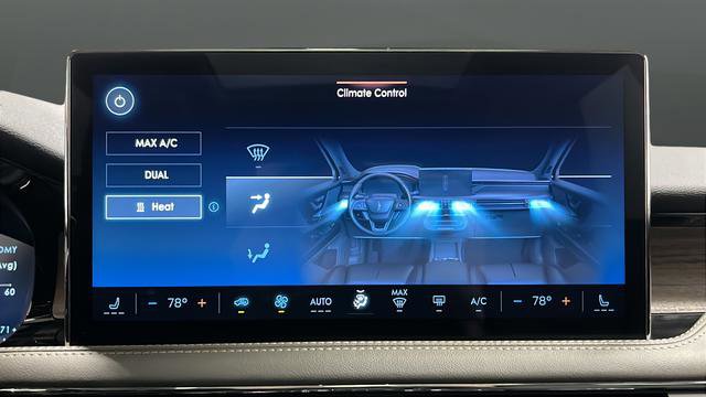 Used 2025 Lincoln Corsair Grand Touring image 18