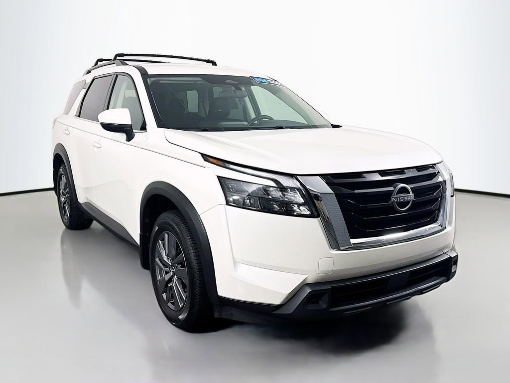 Used 2024 Nissan Pathfinder SV FWD image 3