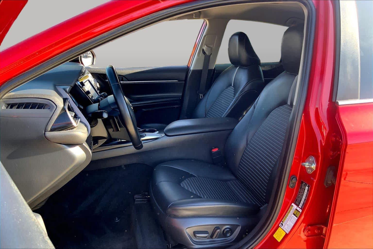 Used 2020 Toyota Camry SE FWD image 8
