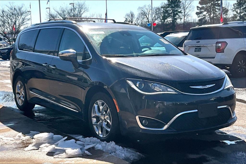Used 2017 Chrysler Pacifica Limited w/ UConnect Theater Package