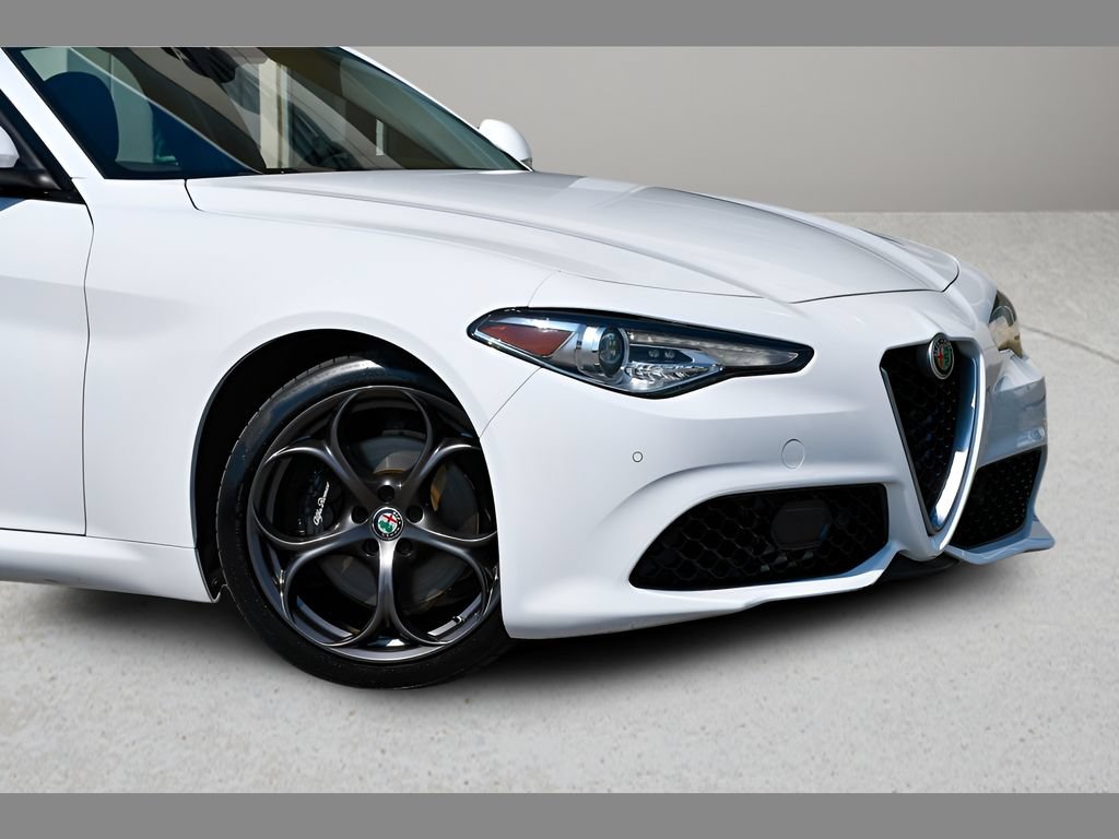 Used 2018 Alfa Romeo Giulia Ti Sport w/ Quick Order Package 22S Sport AWD/4WD image 10