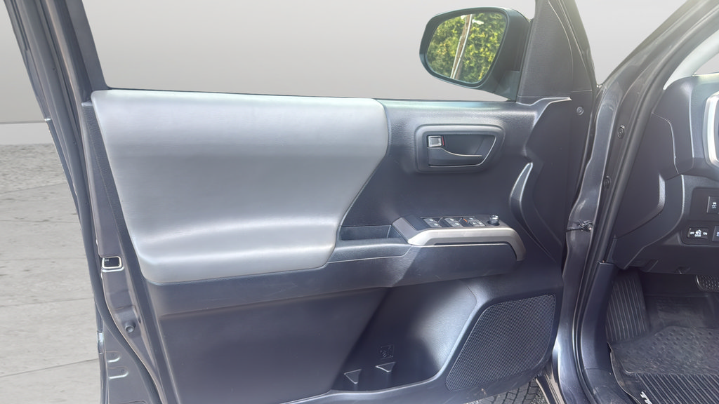 Used 2021 Toyota Tacoma SR5 RWD image 16