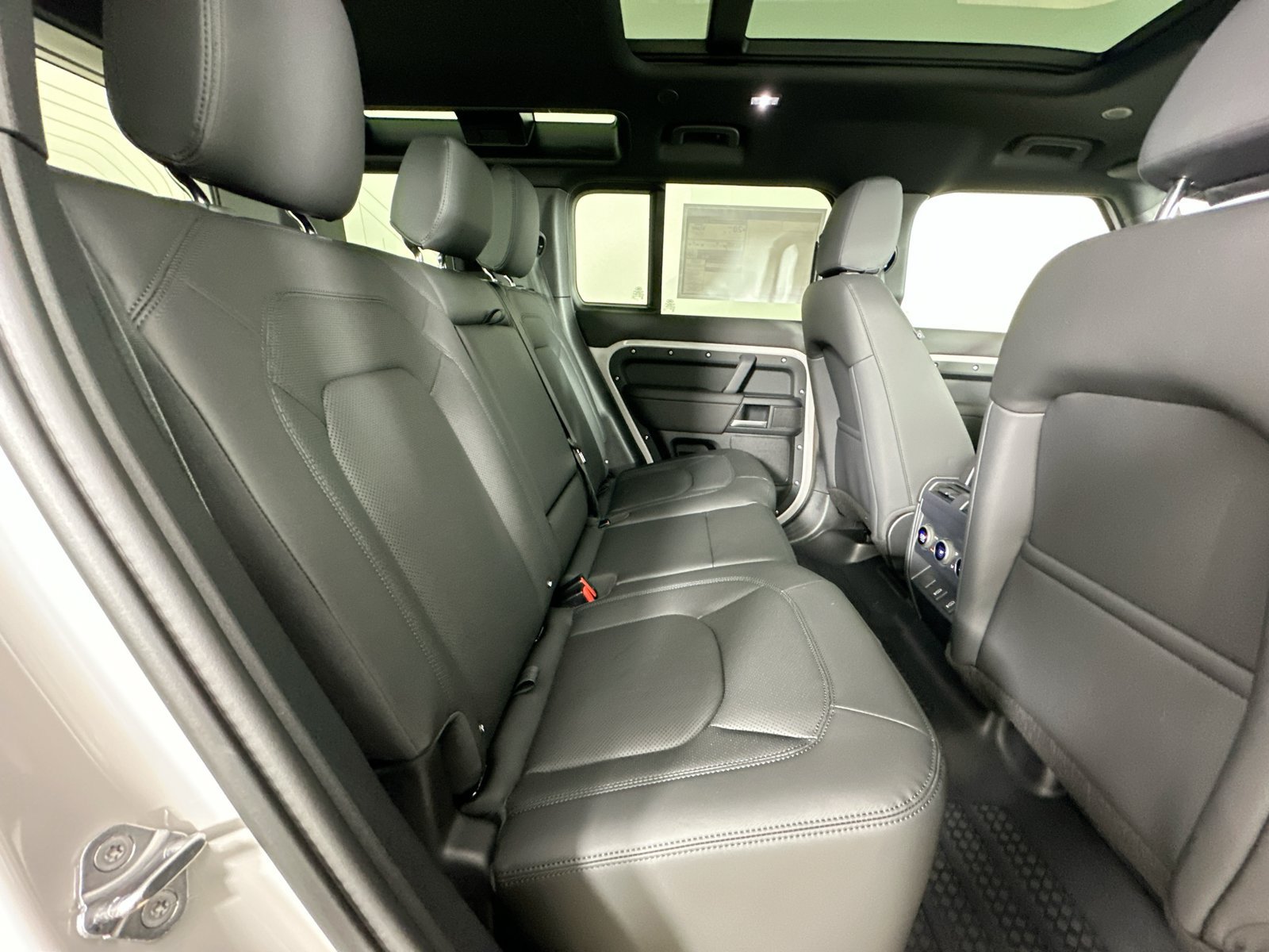 New 2026 Land Rover Defender 110 S AWD/4WD image 43
