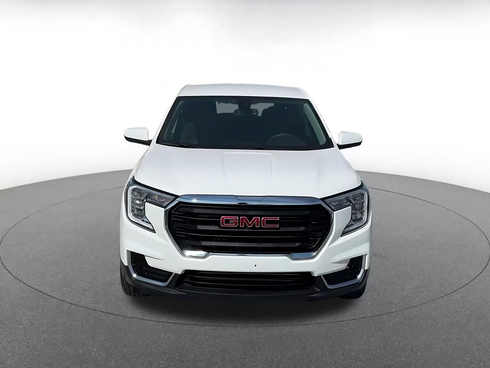 Used 2024 GMC Terrain SLE FWD image 4
