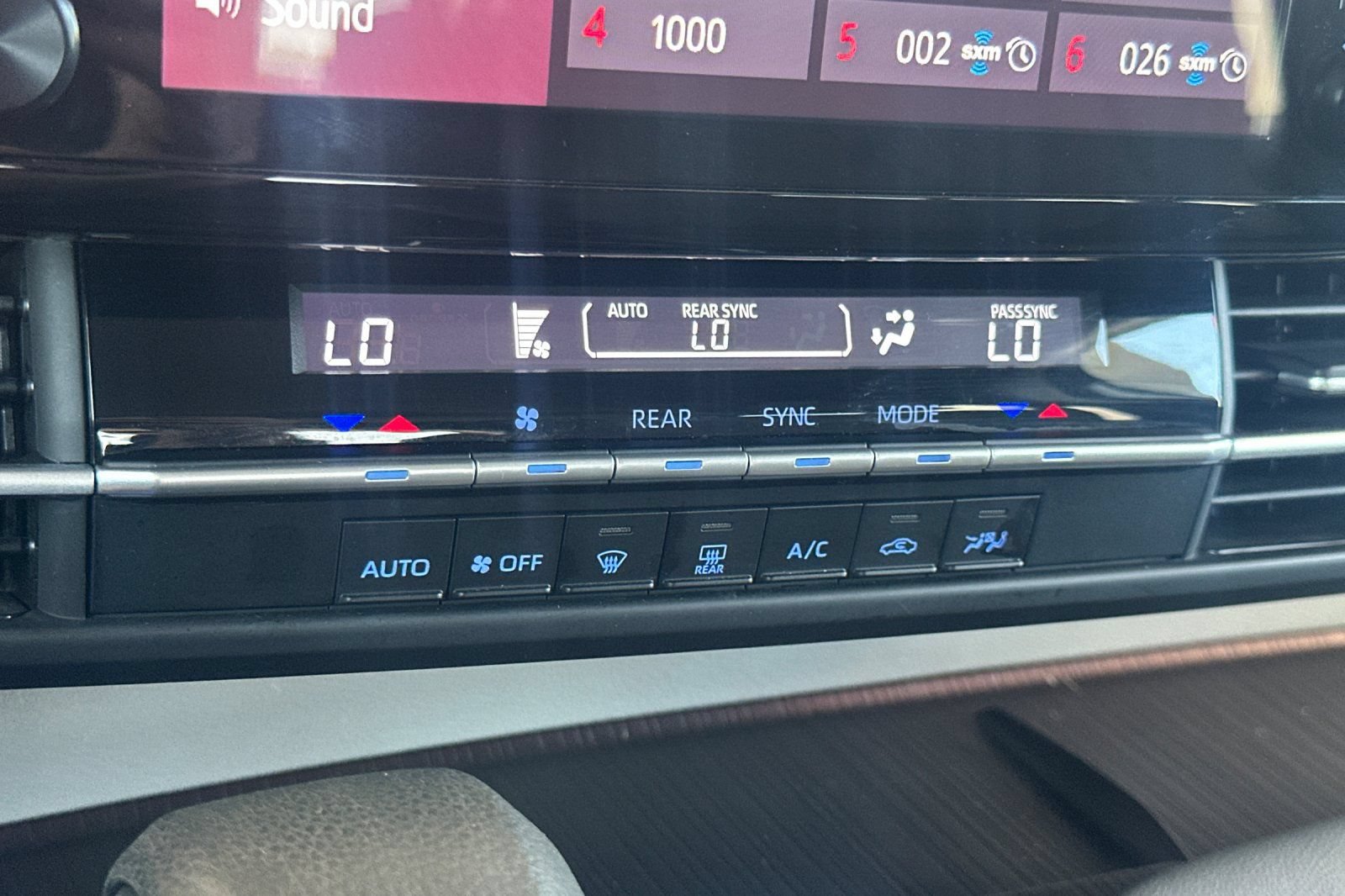 Certified 2024 Toyota Sienna LE AWD/4WD image 24