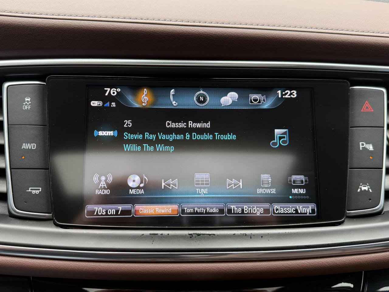 Used 2018 Buick Enclave Avenir w/ Avenir Technology Package AWD/4WD image 9