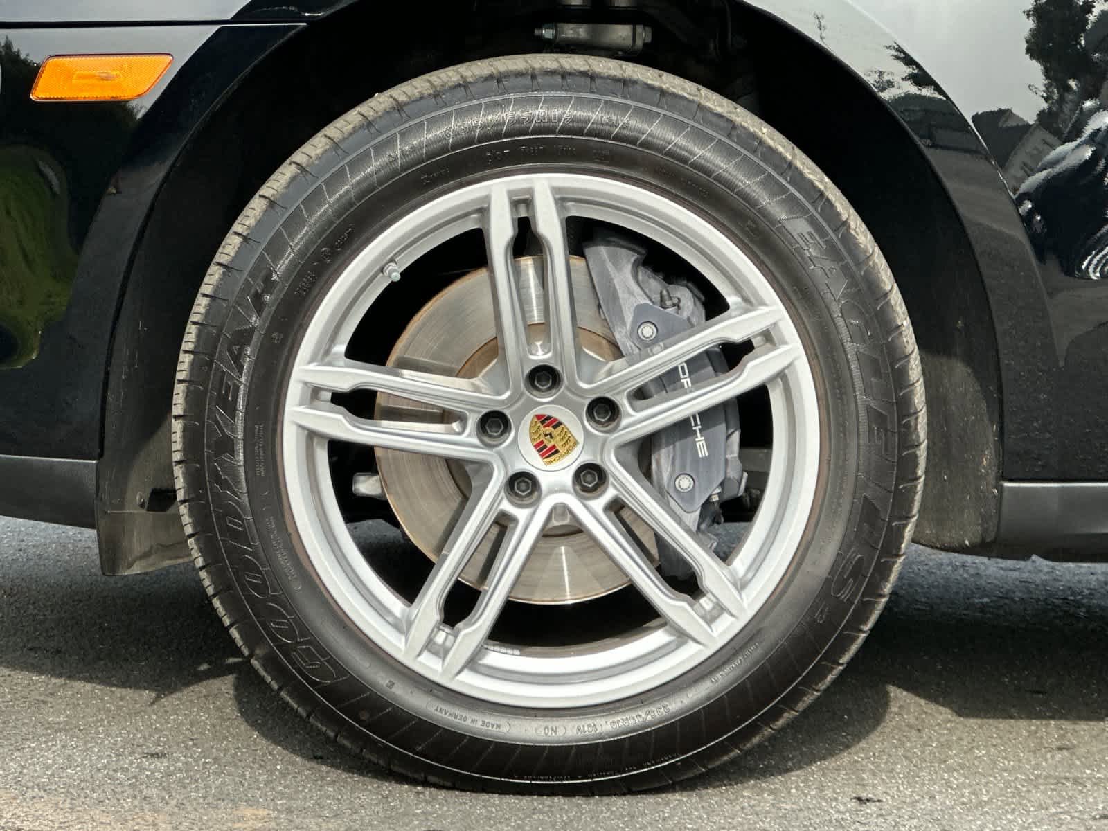 Certified 2025 Porsche Macan AWD/4WD image 30