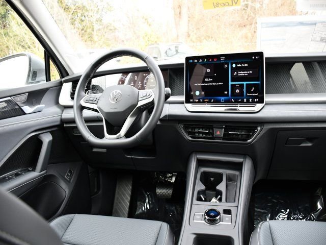 New 2026 Volkswagen Tiguan SE FWD image 18