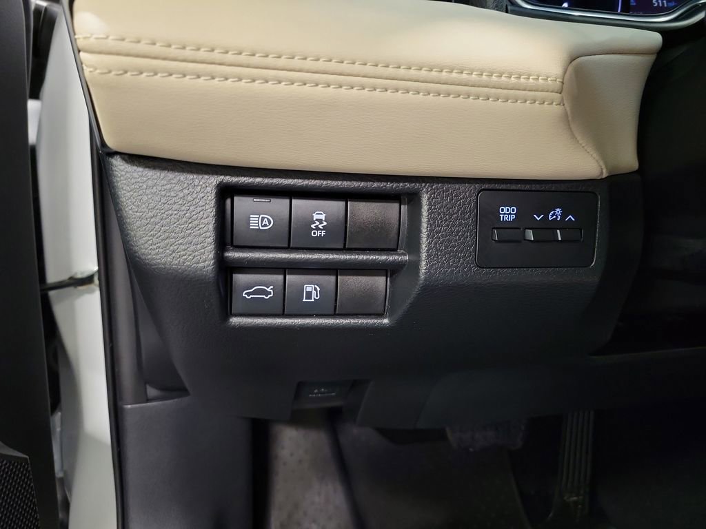 Used 2020 Toyota Avalon XLE w/ Moonroof Package image 23