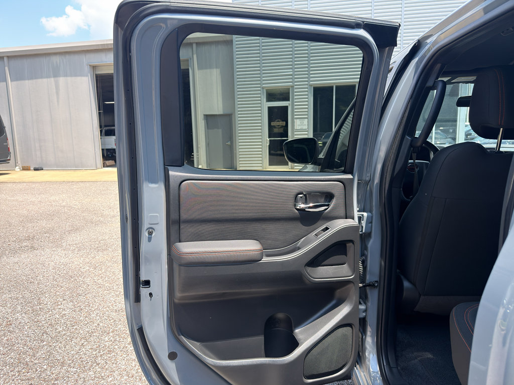 Used 2023 Nissan Frontier Pro-X w/ Tow Package RWD image 10