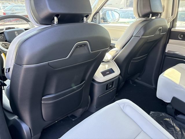 New 2026 Lincoln Navigator L Premier AWD/4WD image 16