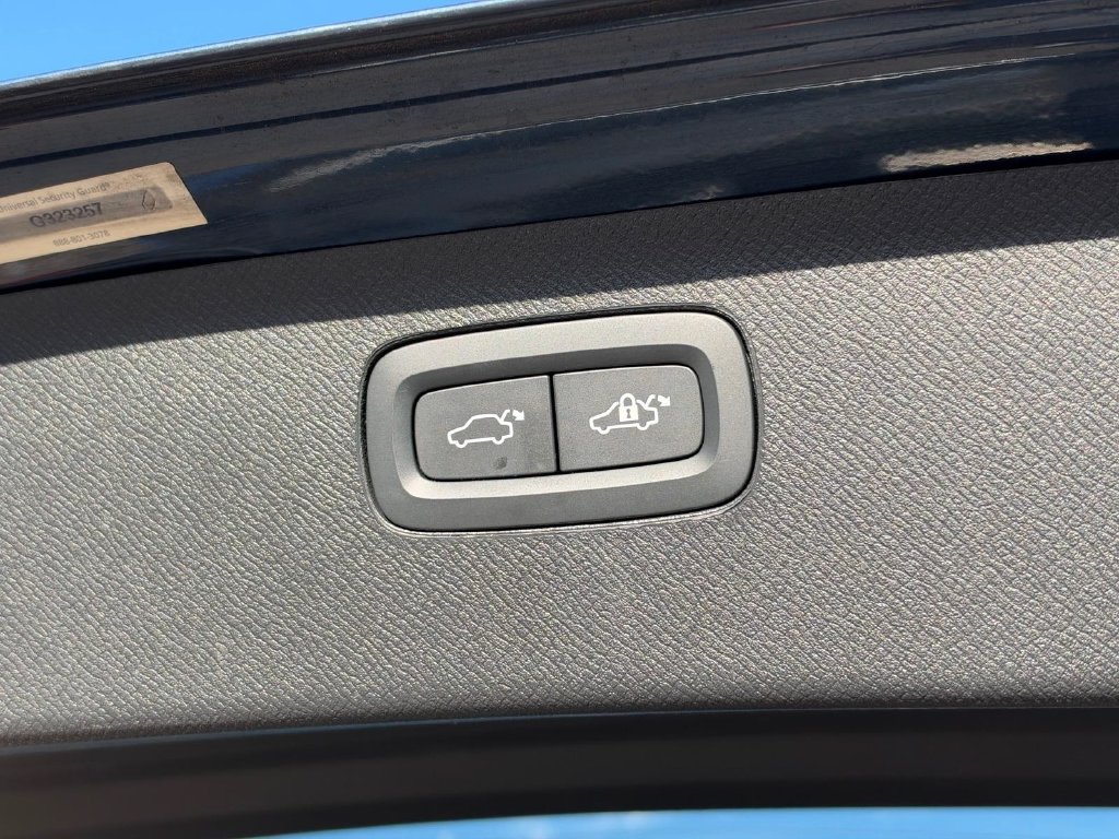 Certified 2024 Volvo XC90 B5 Plus AWD/4WD image 6