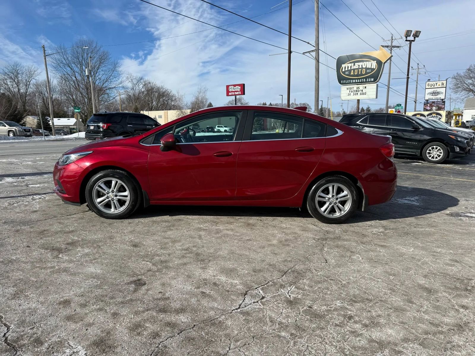 Used 2017 Chevrolet Cruze LT image 2