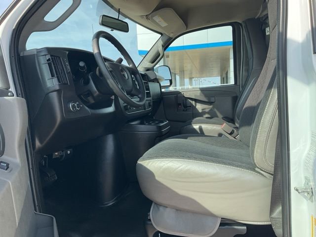 Used 2024 GMC Savana 2500 w/ Driver Convenience Package RWD image 2