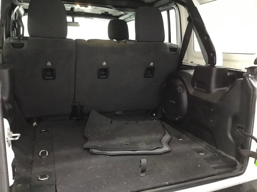 Used 2023 Jeep Wrangler Sahara image 15