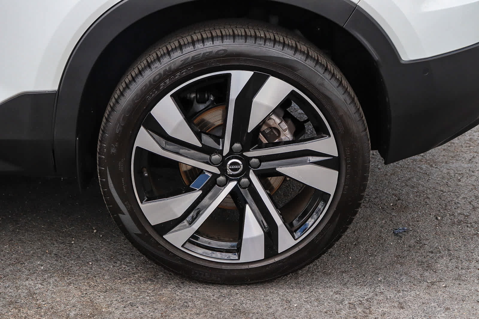 Used 2023 Volvo XC40 B5 Ultimate AWD/4WD image 13