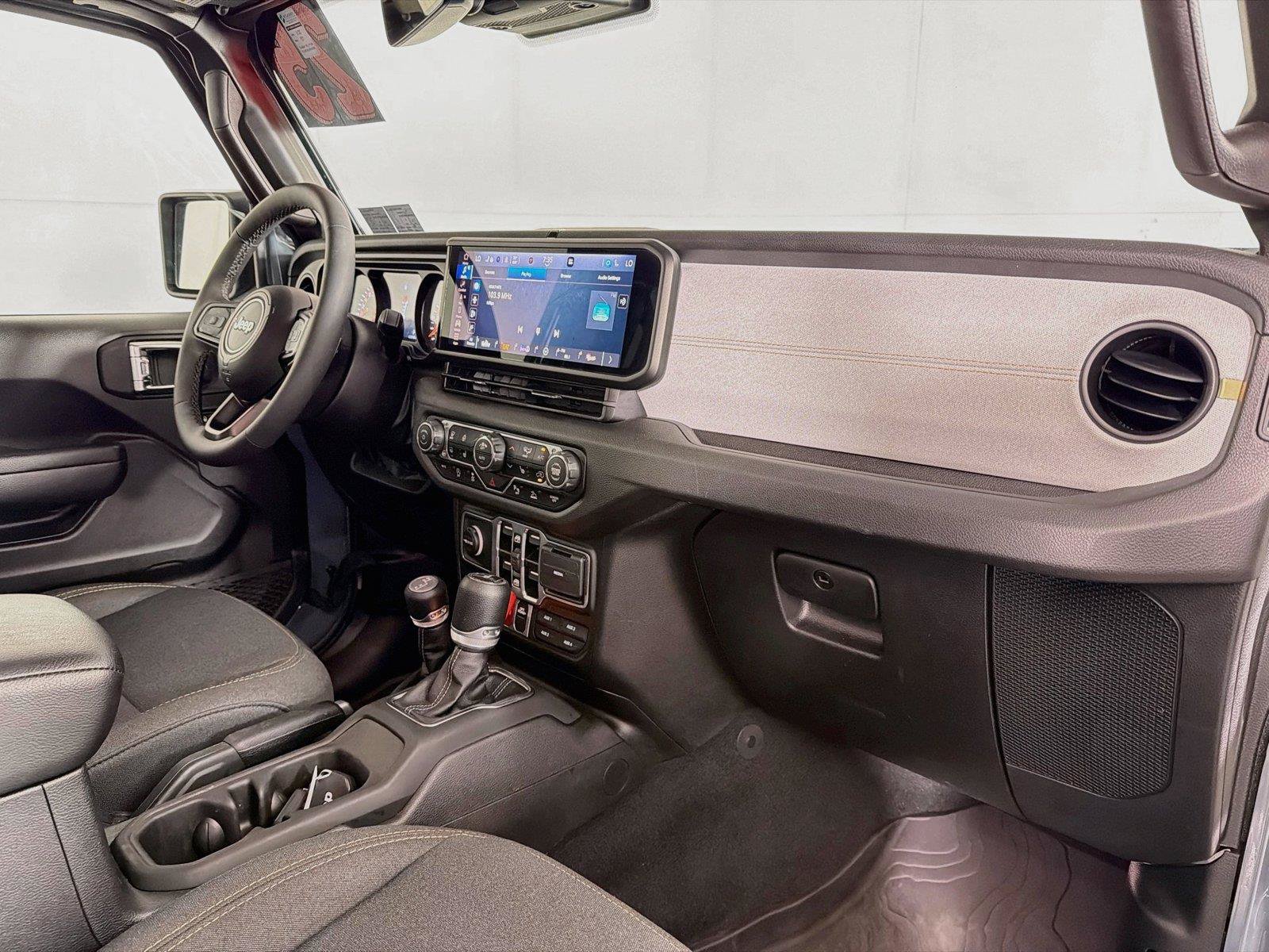 Used 2025 Jeep Gladiator Sport AWD/4WD image 31