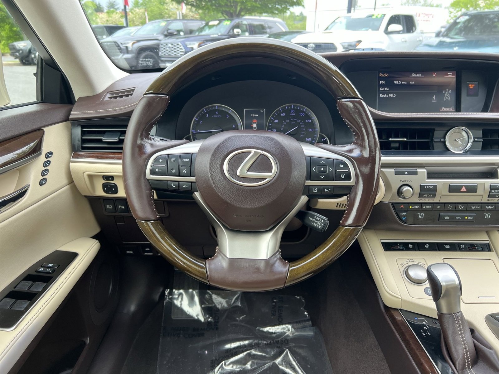 Used 2017 Lexus ES 350 w/ Luxury Package FWD image 16