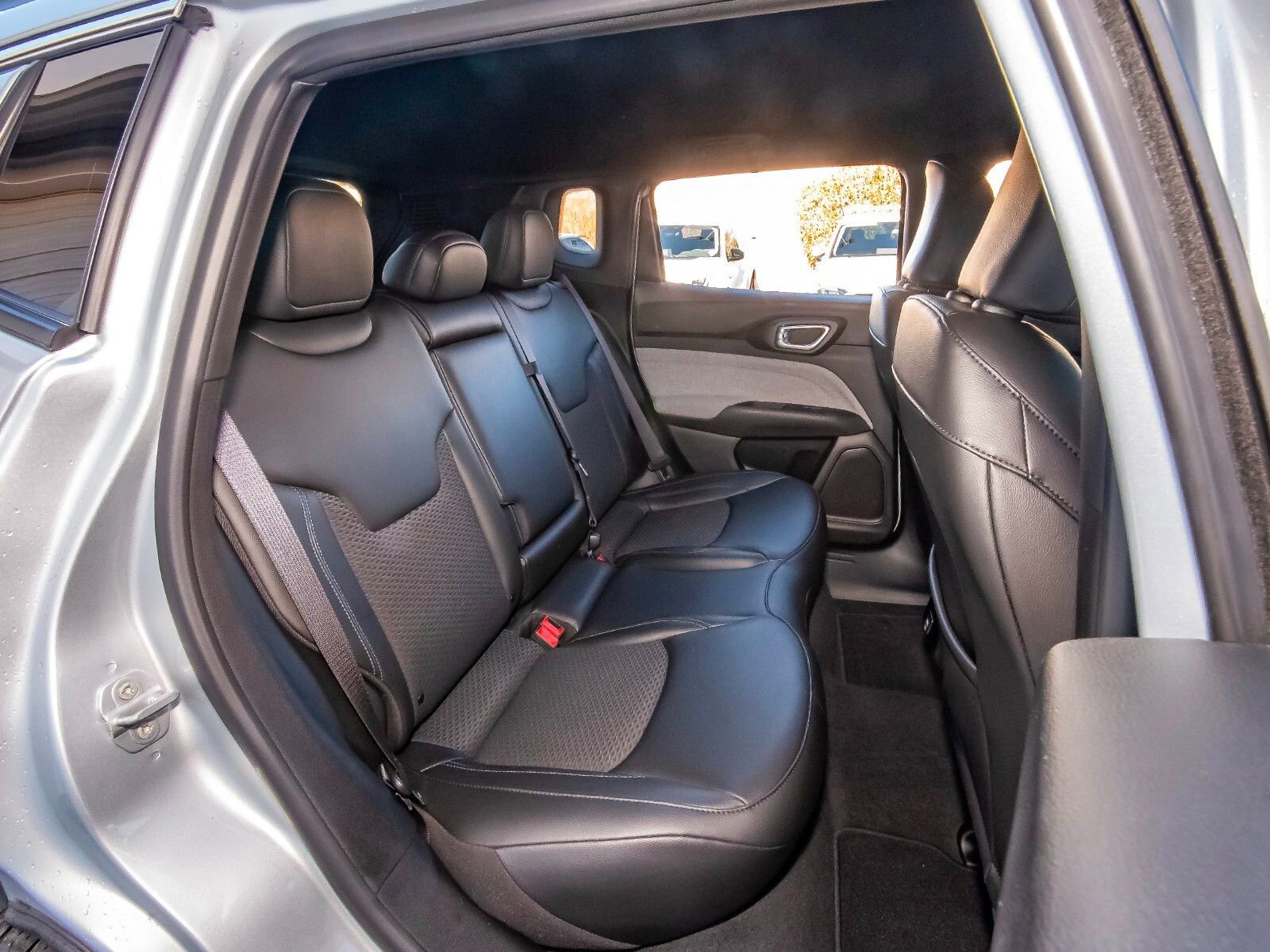 Used 2025 Jeep Compass Latitude image 45