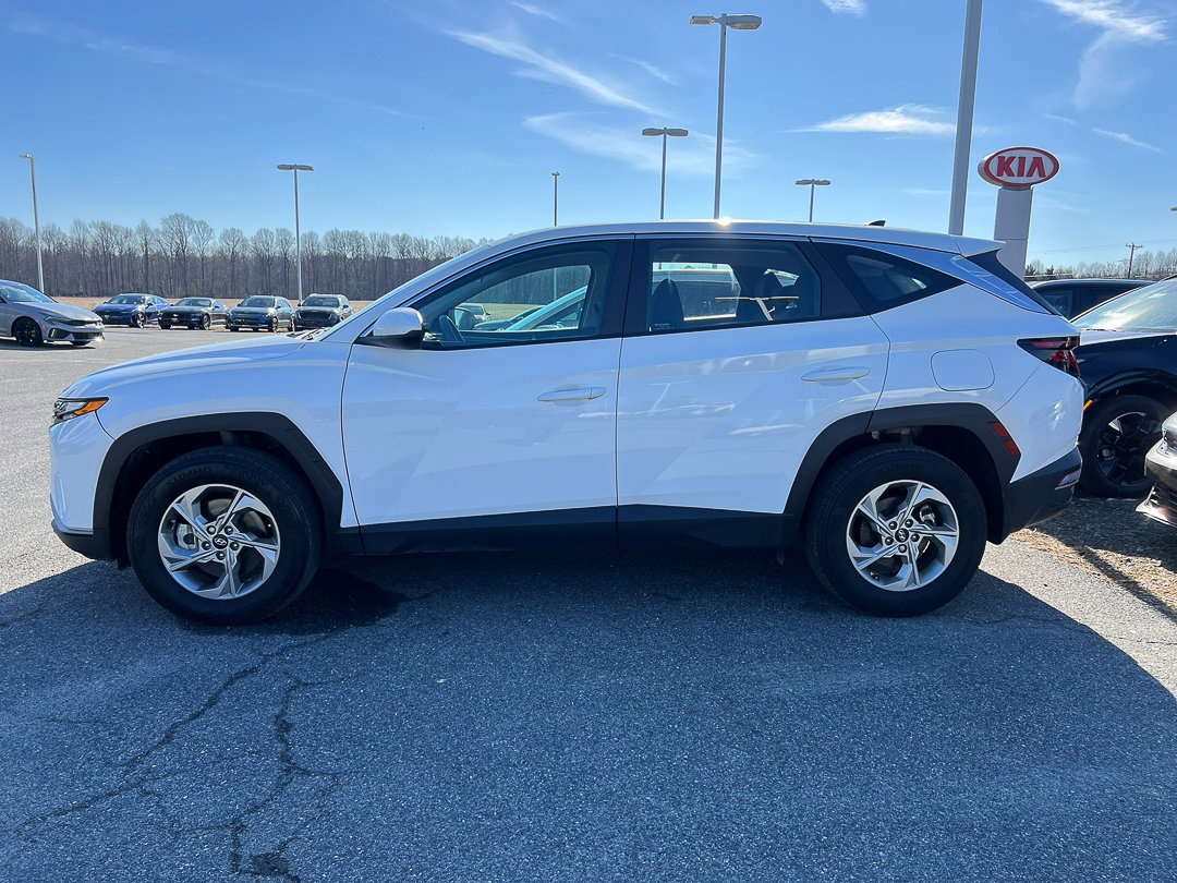 Used 2023 Hyundai Tucson SE image 2