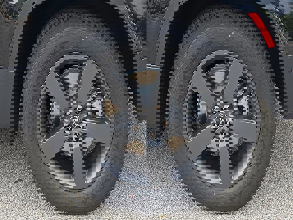 New 2025 Land Rover Defender 130 S image 6