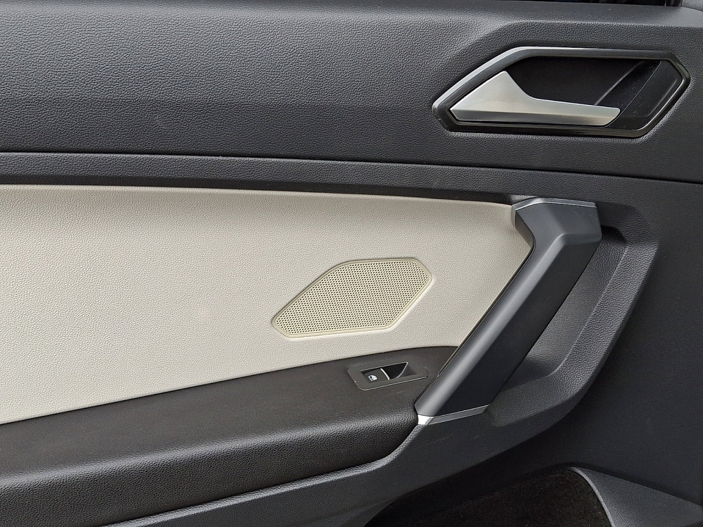 Used 2018 Volkswagen Tiguan SE w/ Front Fog Lights Package image 13