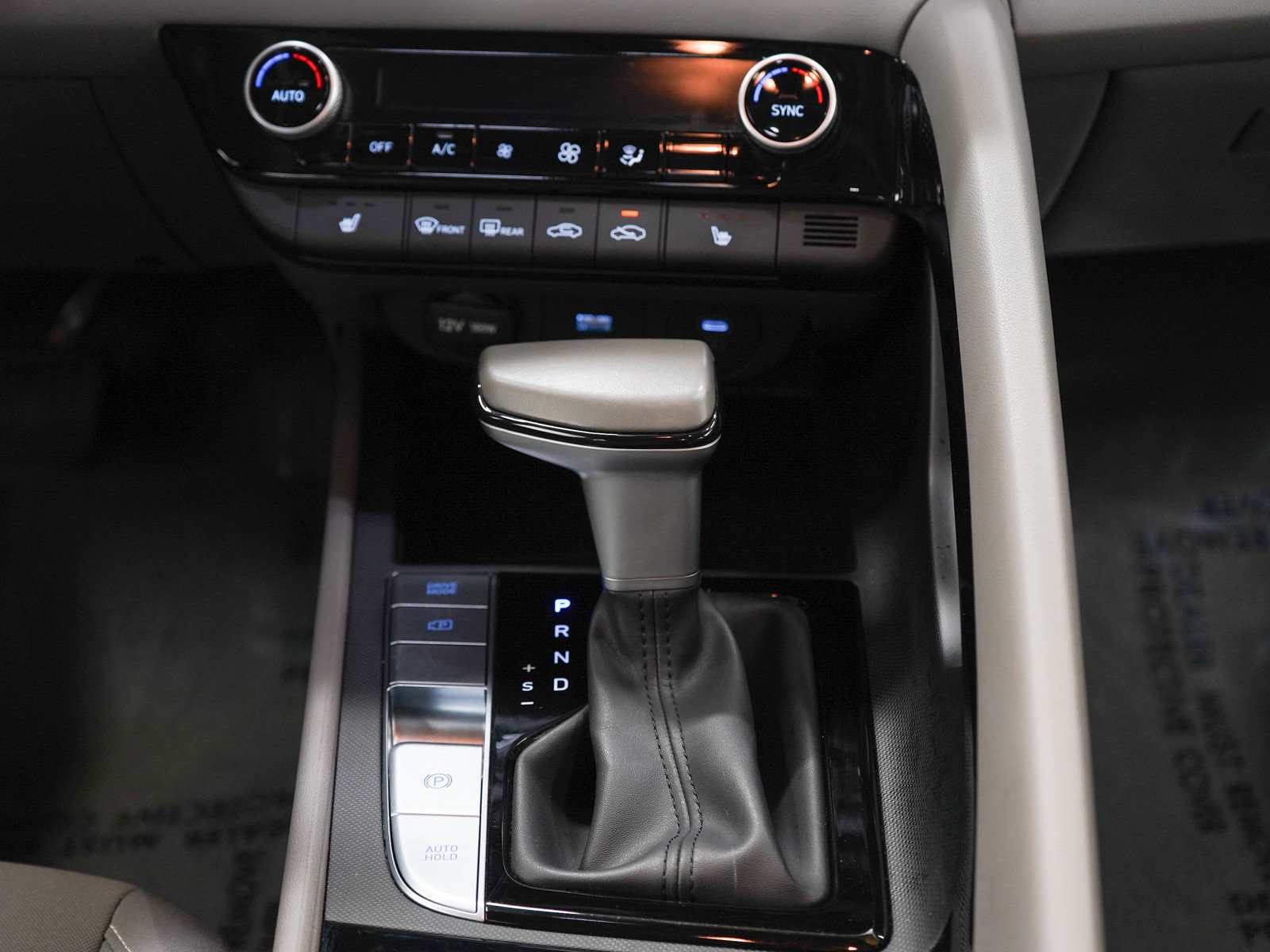 Used 2025 Hyundai Elantra SEL FWD image 17