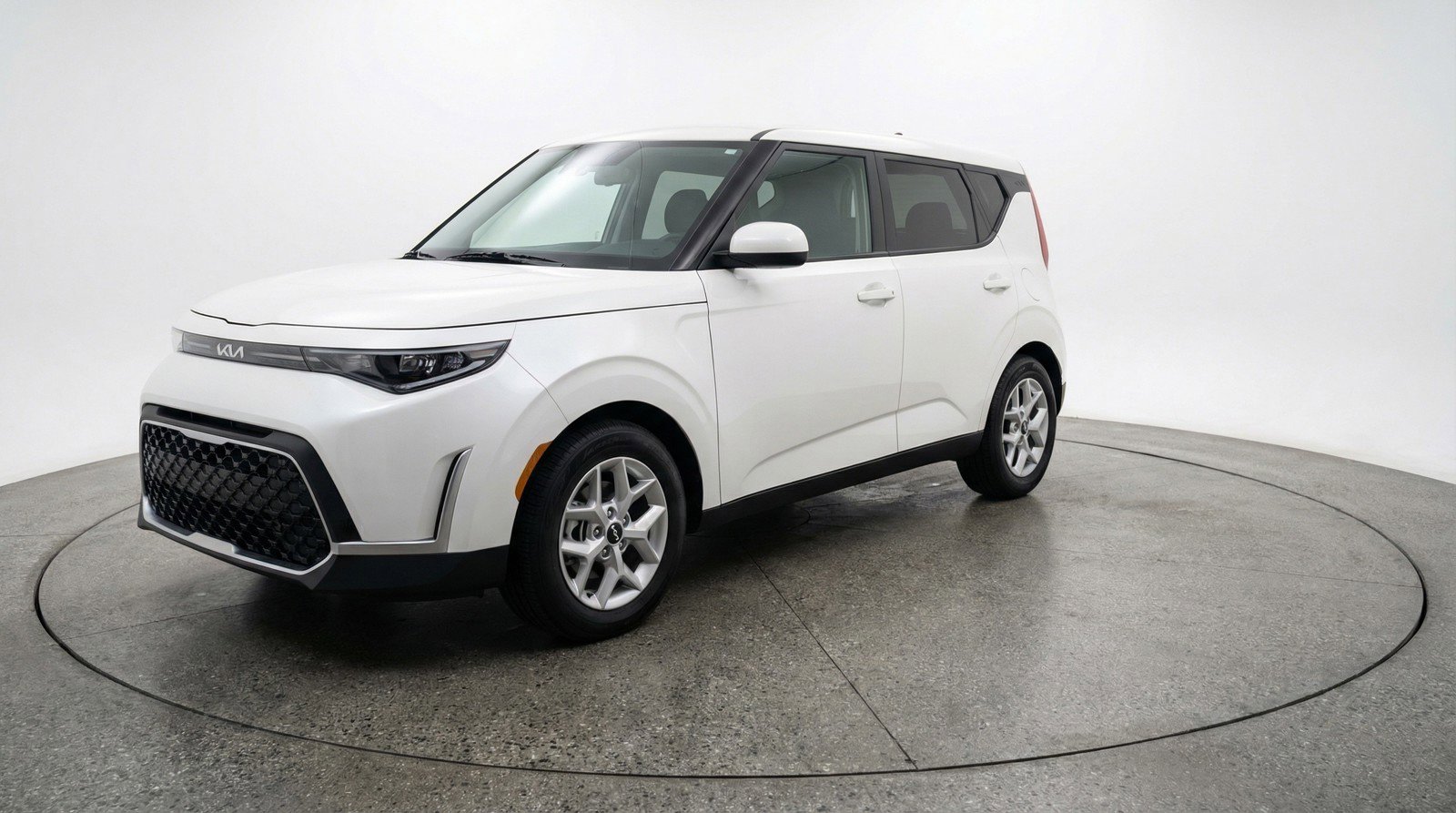 Used 2025 Kia Soul LX w/ LX Technology Package FWD image 3