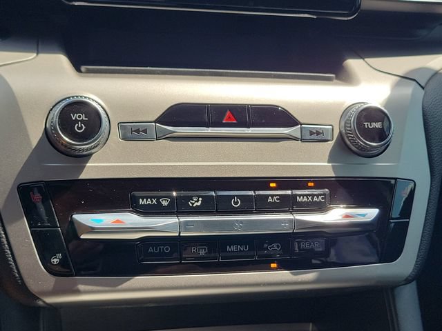 Used 2022 Ford Explorer XLT w/ Equipment Group 202A RWD image 33