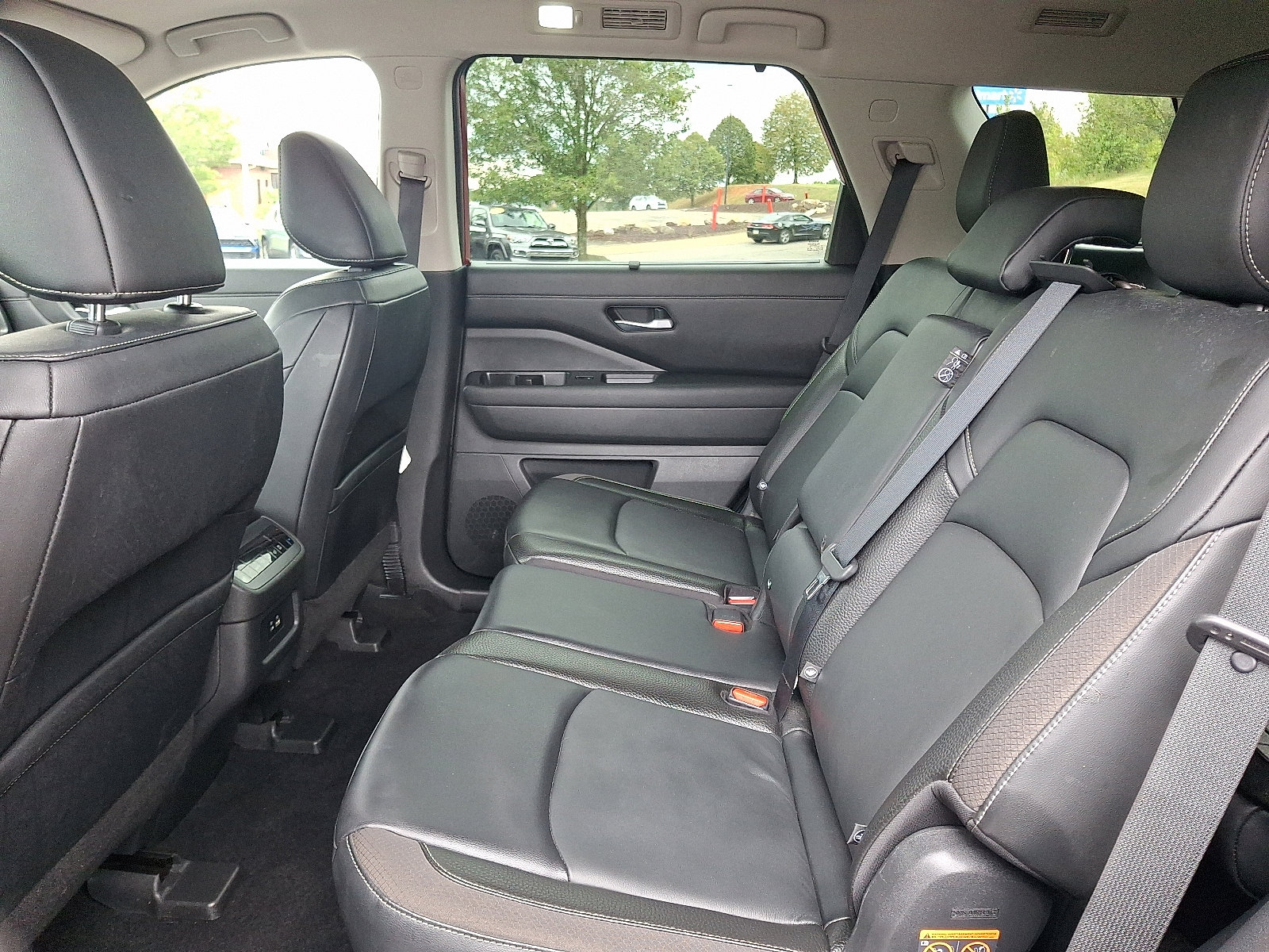 Used 2022 Nissan Pathfinder SL image 10