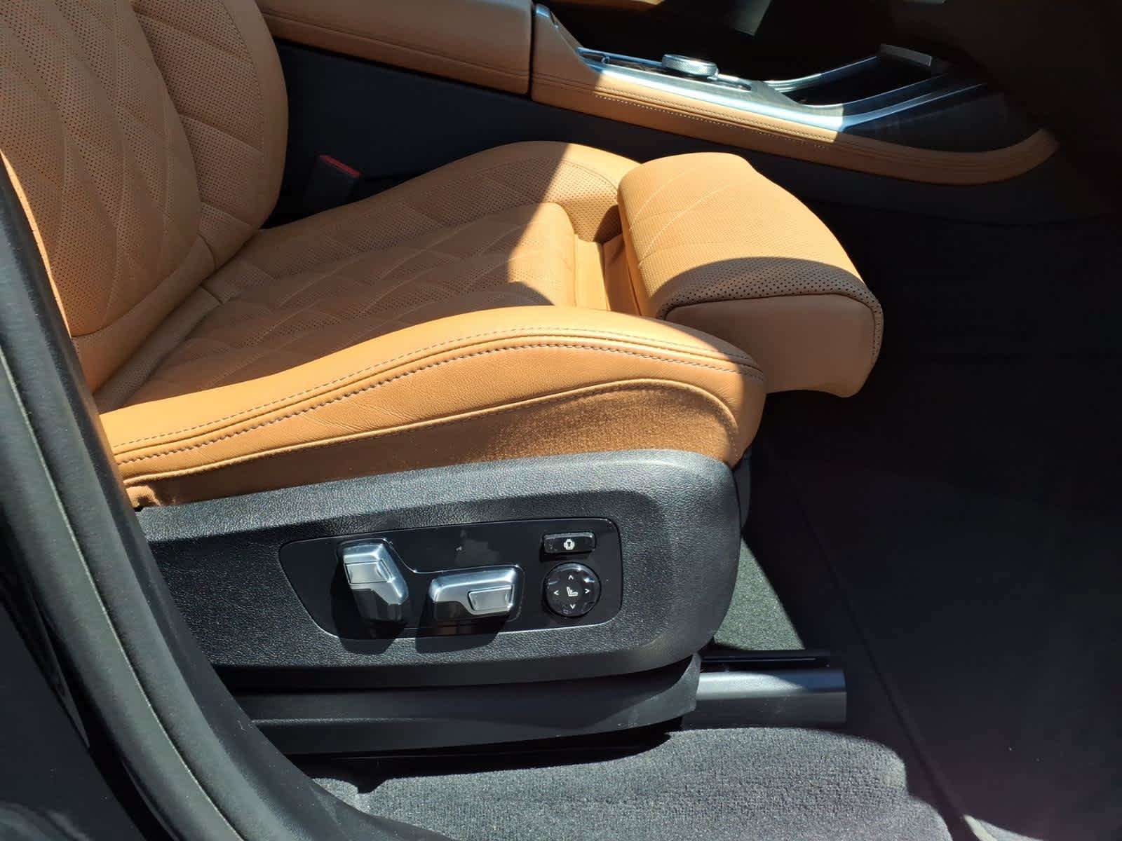 Used 2024 BMW X7 xDrive40i w/ M Sport Package AWD/4WD image 16