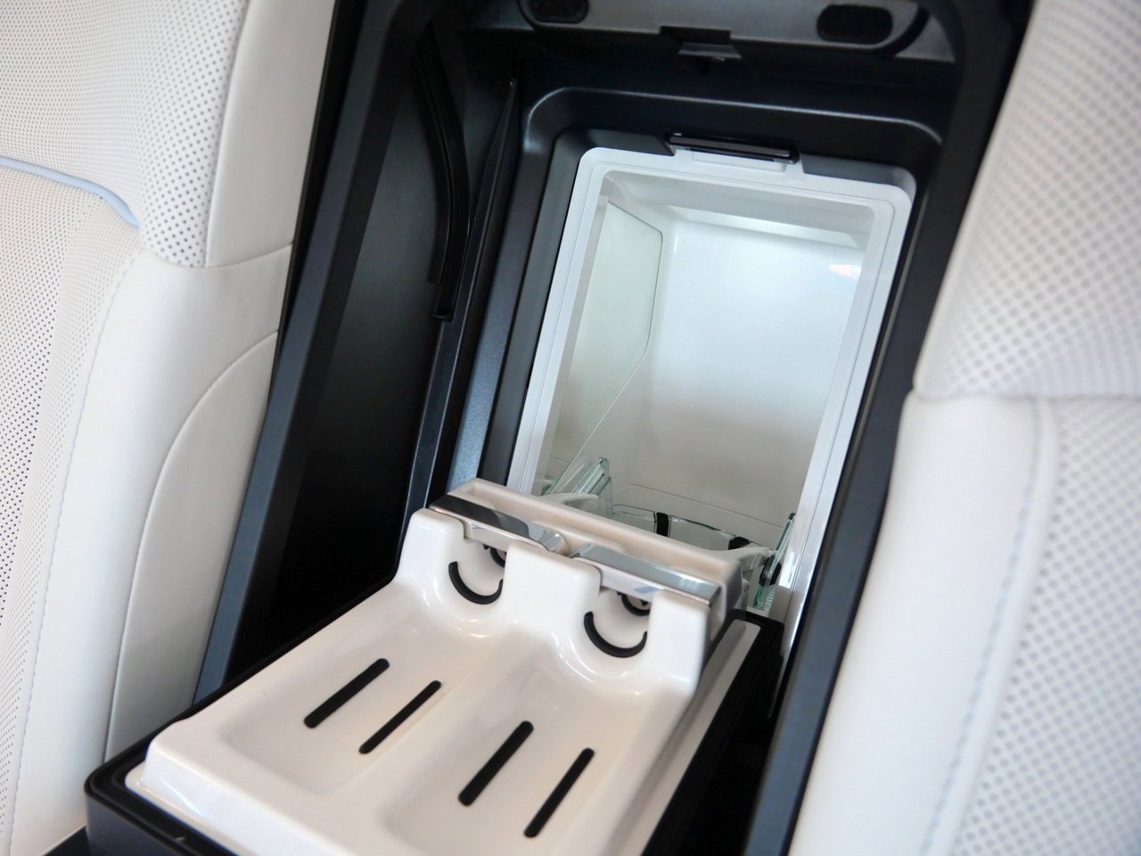 New 2025 Rolls-Royce Phantom Sedan w/ Leather Finishing Pack image 21