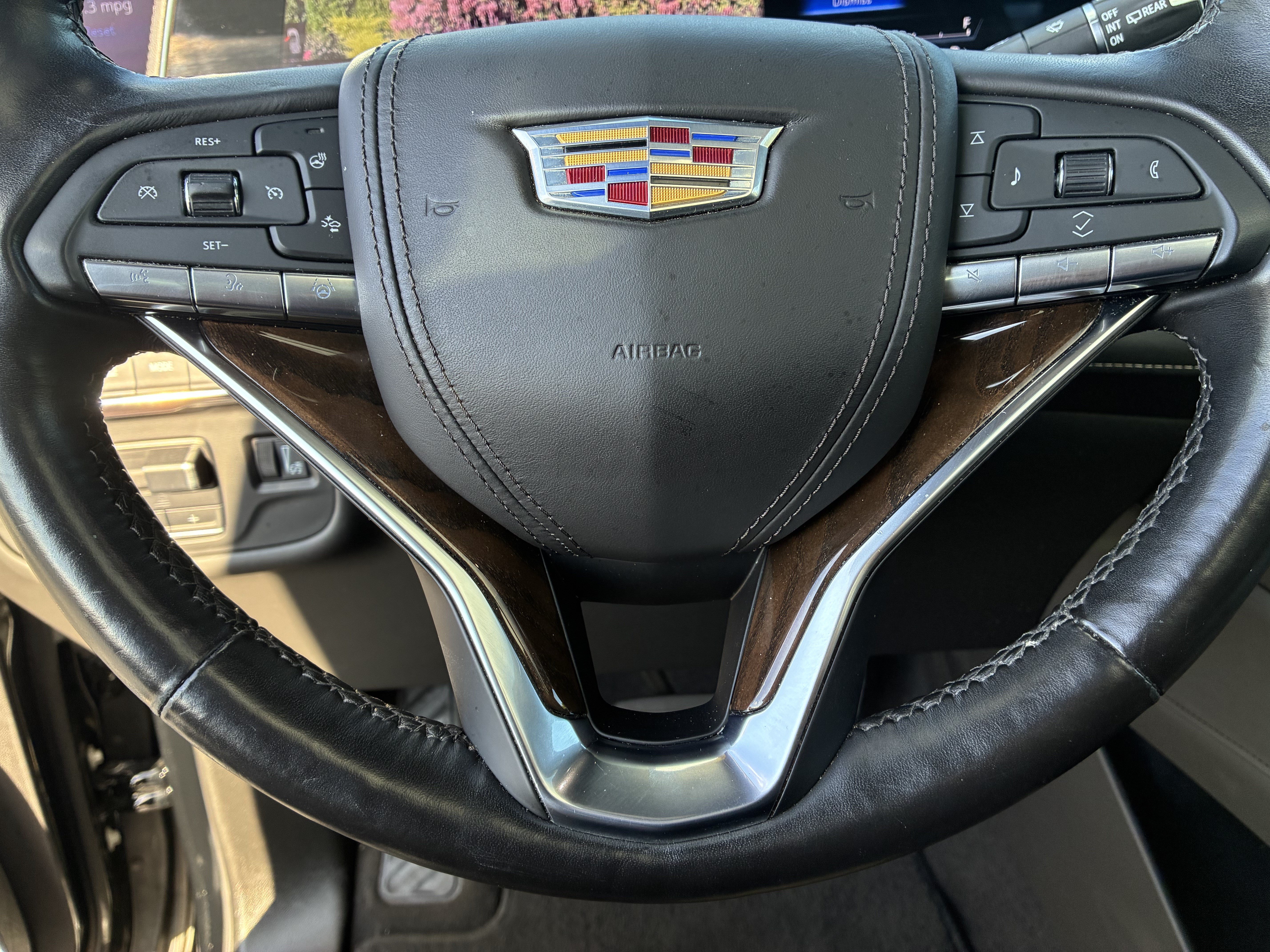 Used 2024 Cadillac Escalade Sport Platinum w/ LPO, ONYX Package AWD/4WD image 31