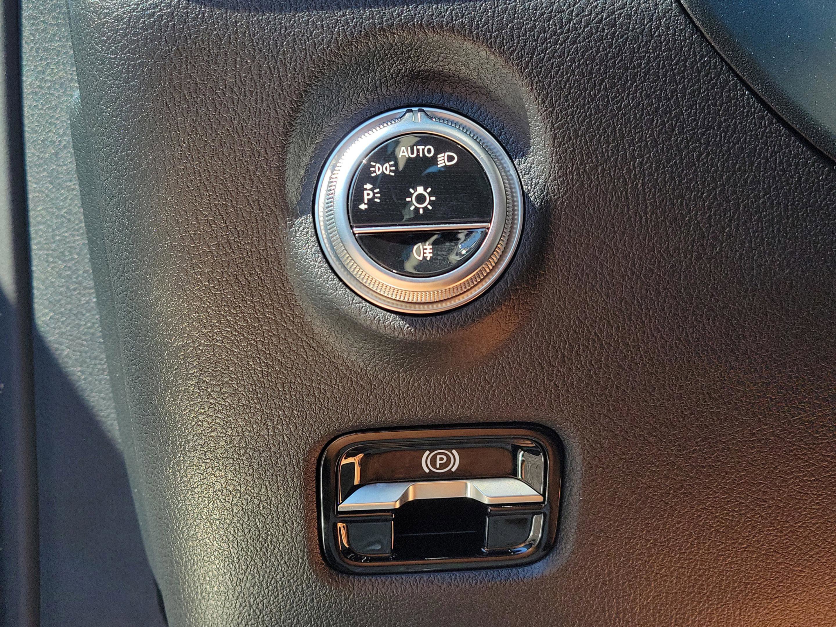 Certified 2025 Mercedes-Benz C 300 Sedan image 19