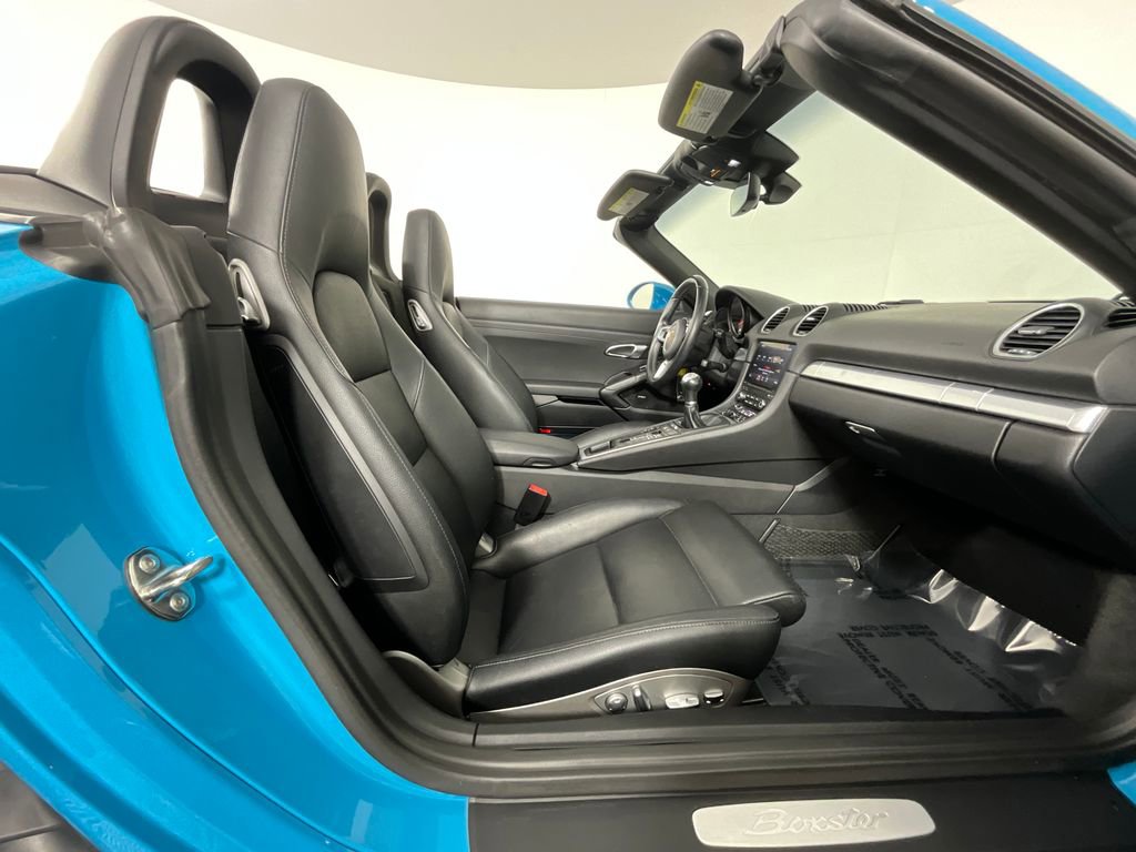 Used 2017 Porsche 718 Boxster RWD image 17