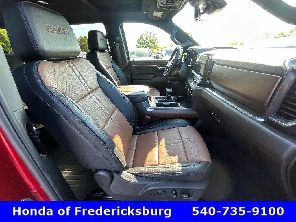 Used 2024 Chevrolet Silverado 1500 High Country w/ Technology Package AWD/4WD image 28