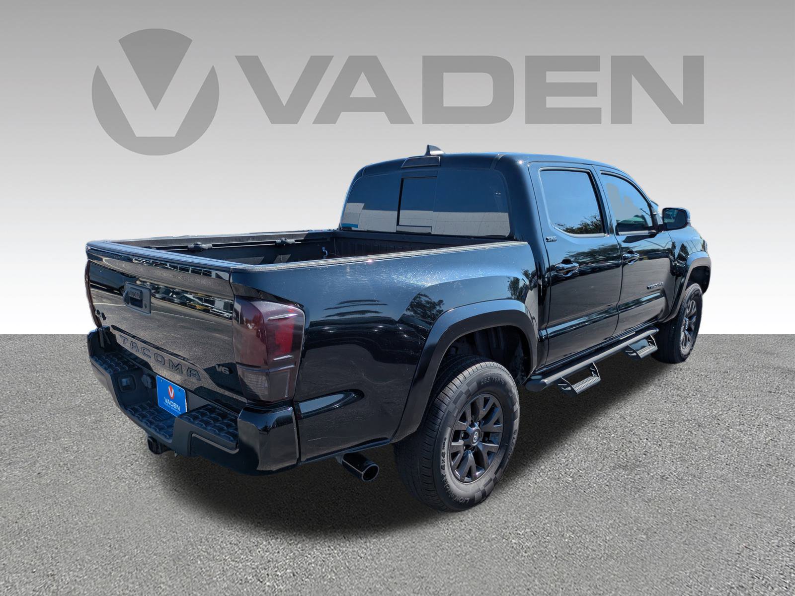 Used 2022 Toyota Tacoma SR5 w/ Technology Package image 23