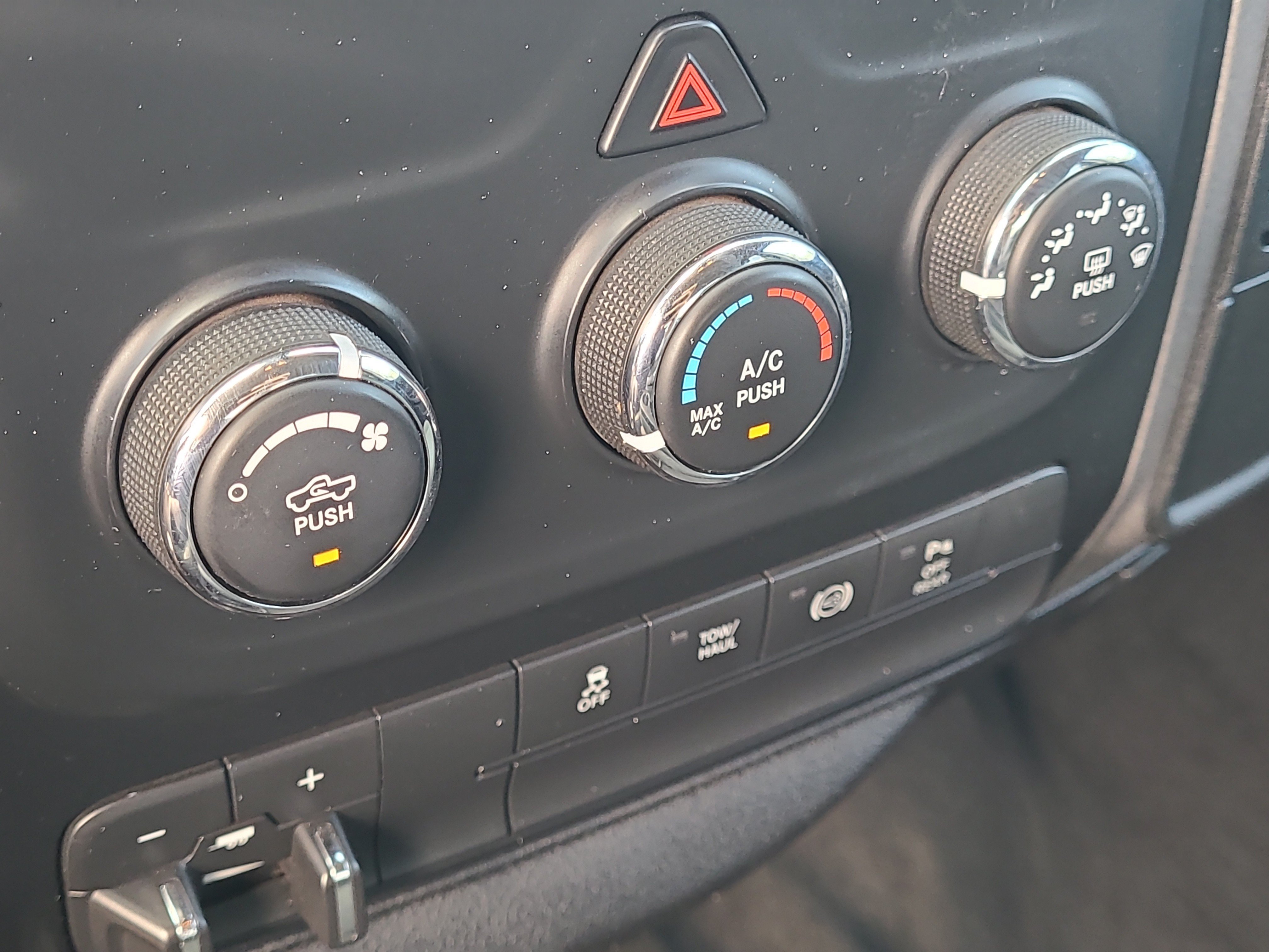 Used 2017 RAM 2500 Tradesman w/ Chrome Appearance Group AWD/4WD image 25