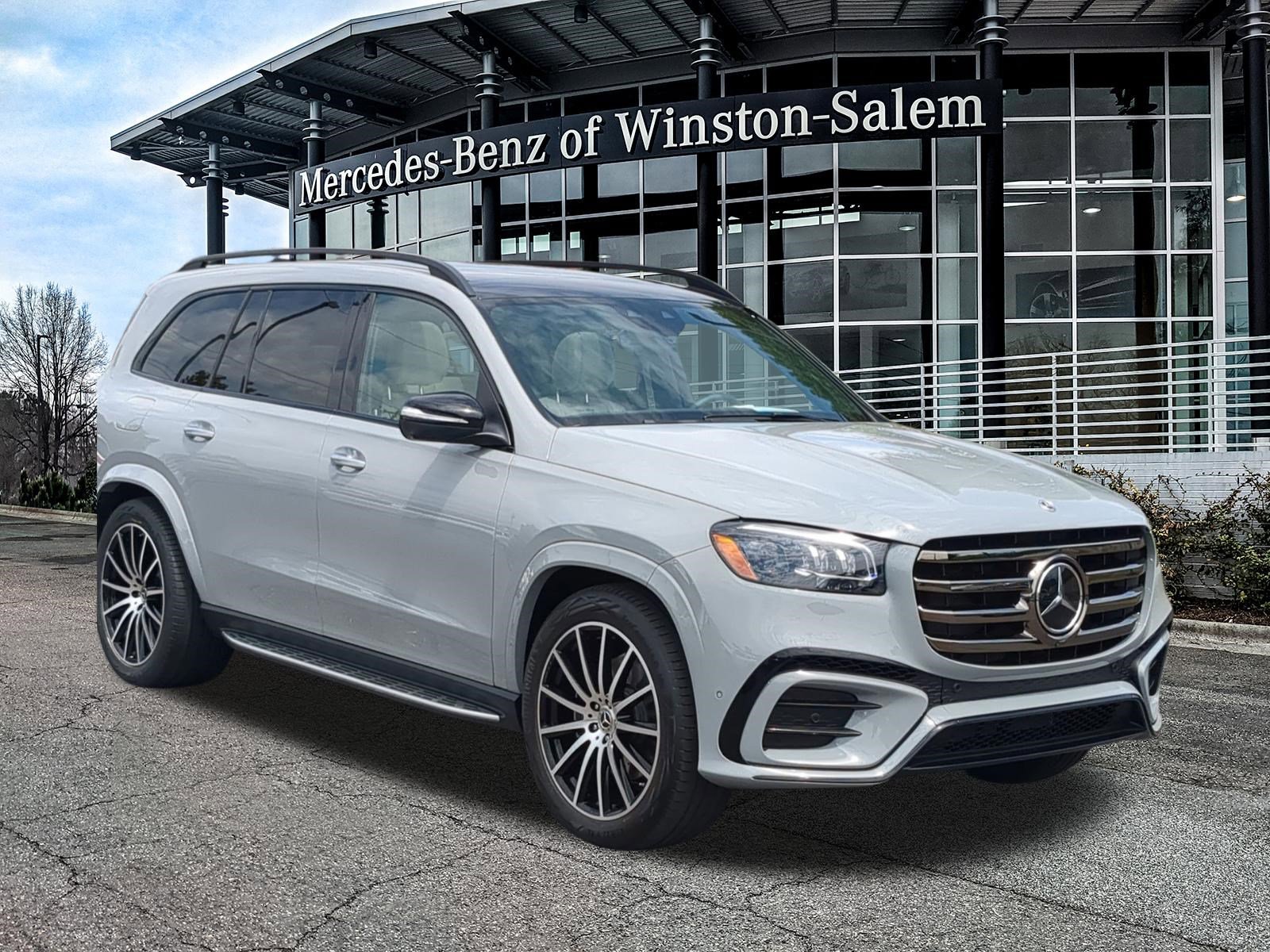 Used 2025 Mercedes-Benz GLS 580 4MATIC image 1