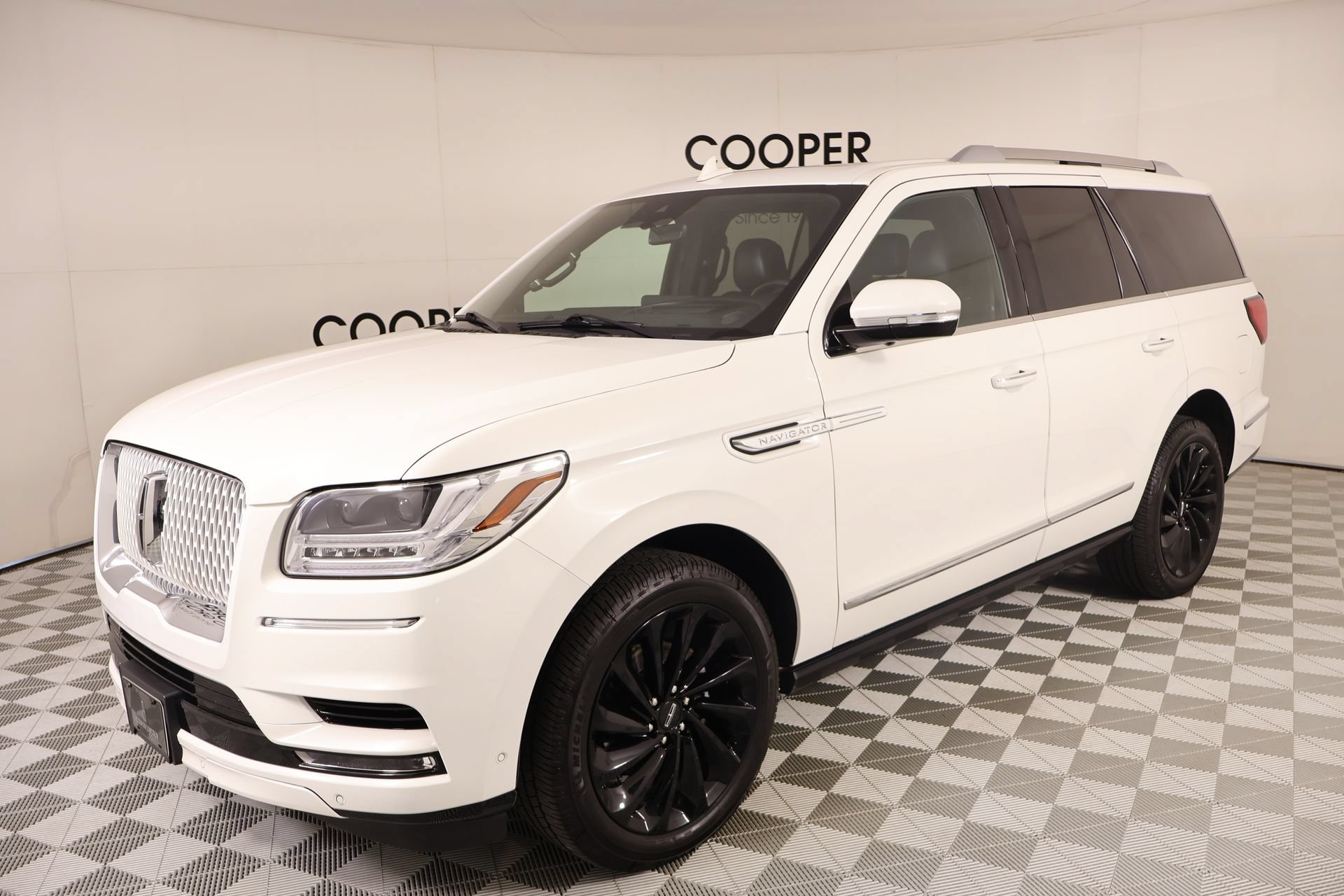 Used 2020 Lincoln Navigator Reserve w/ Equipment Group 208A Reserve RWD image 11