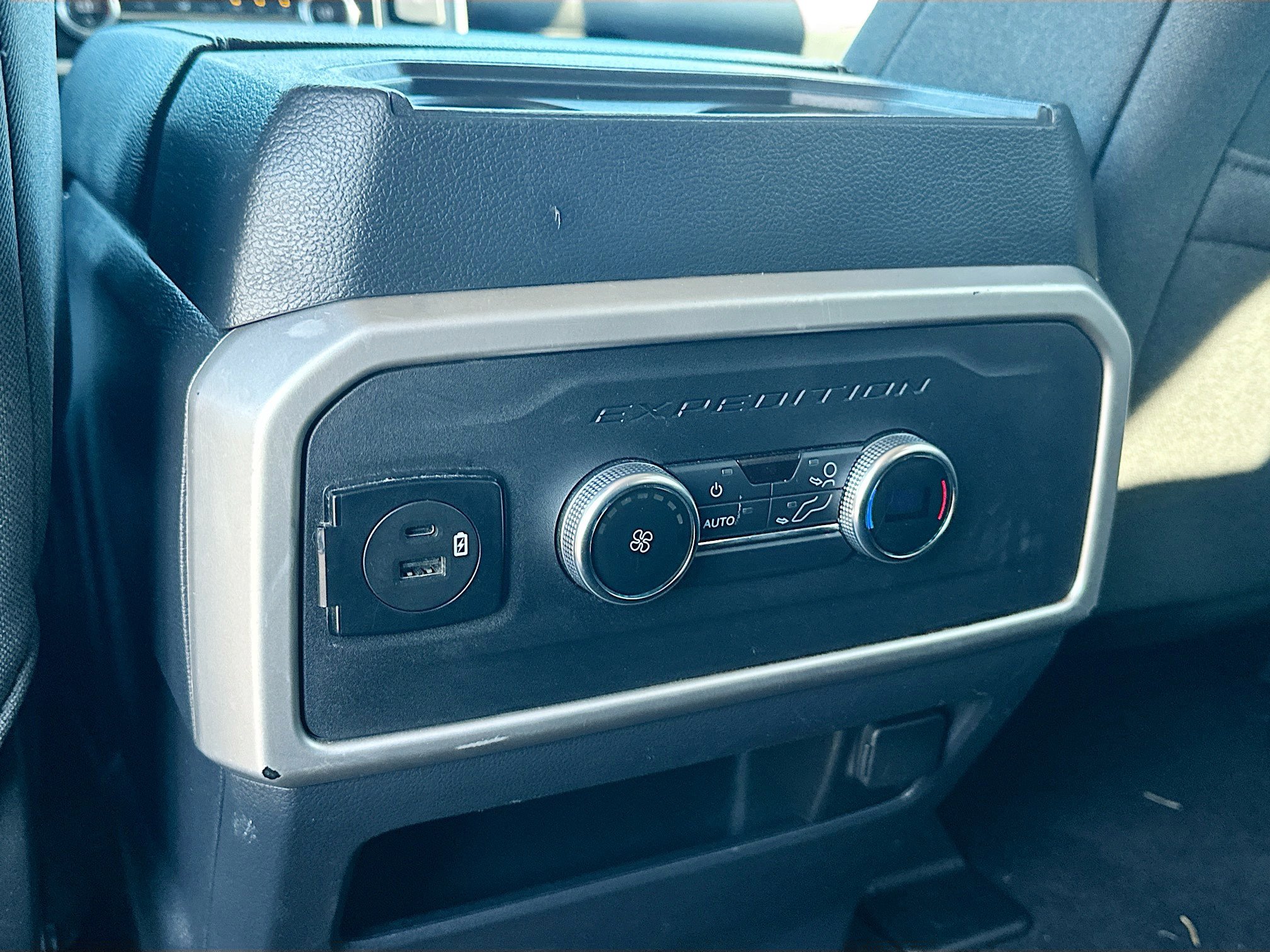 Used 2022 Ford Expedition XLT image 23