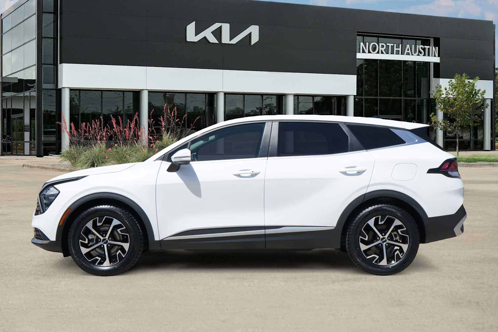 Certified 2023 Kia Sportage EX FWD image 3